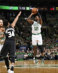  字母哥三双助力雄鹿大胜凯尔特人