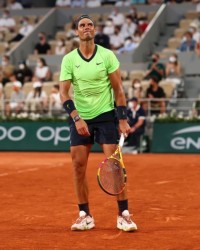  纳达尔强势归来，法网半决赛展王者风范