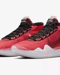  篮球鞋科技再升级，助力球员突破极限