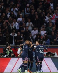  巴黎圣日耳曼提前夺冠，法甲创纪录连胜终结