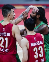  CBA焦点战，辽宁男篮逆转浙江豪取连胜