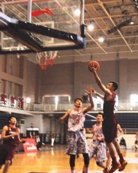  篮球训练营火热开营，专业指导助力成长