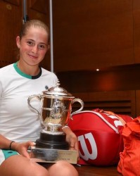  法网青少年组黑马突围，本土小将首夺桂冠