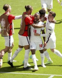  英格兰青年军刮起青春风暴