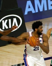  塔图姆末节爆发绿军加时险胜雄鹿