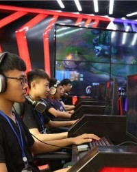  电竞裁判严格执法保障赛事公平