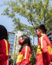  电竞选手刻苦训练备战国际大赛