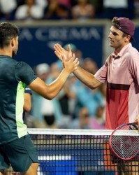  阿尔卡拉斯横扫劲敌，强势挺进半决赛