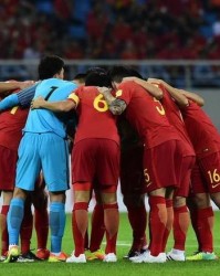  国足世预赛关键战惜败韩国队