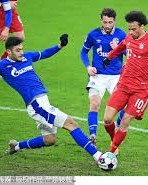  球迷文化薪火相传，助威声浪震撼绿茵场