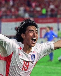  VAR技术改变比赛走向，争议判罚引发热议