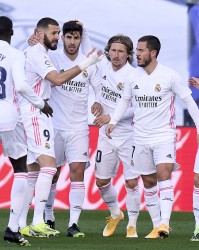  联赛积分榜首，卫冕冠军领跑群雄