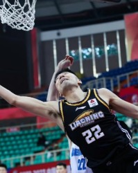  郭艾伦突破上篮绝杀北京首钢震惊全场