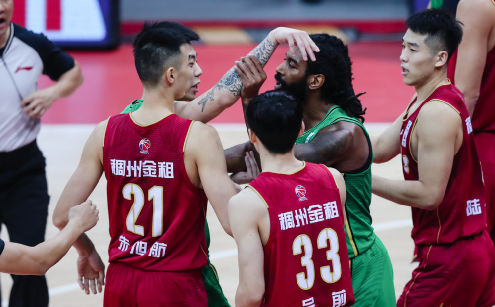  CBA焦点战，辽宁男篮逆转浙江豪取连胜