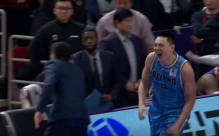  老将压哨三分绝杀，主场球迷陷入沸腾