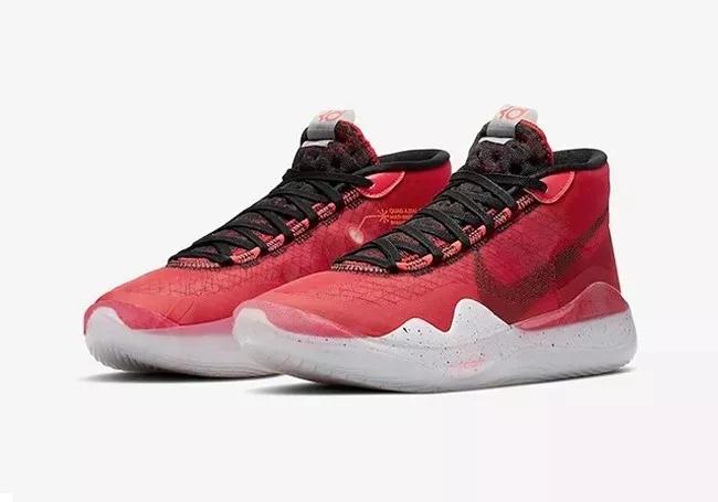  篮球鞋科技再升级，助力球员突破极限