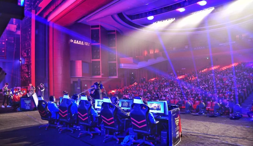  电竞嘉年华盛大开幕，万千玩家共襄盛举