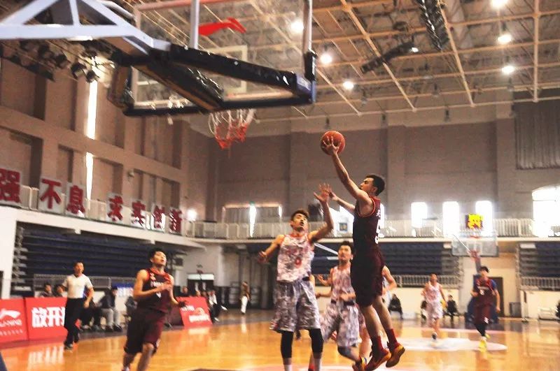  篮球训练营火热开营，专业指导助力成长