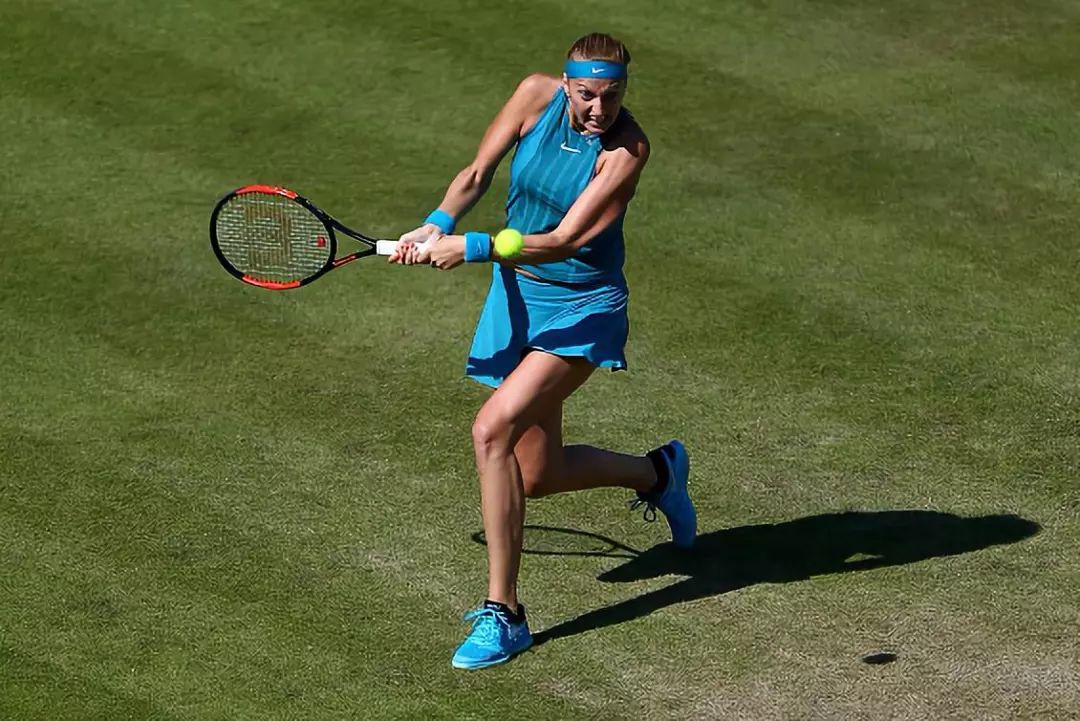  福基纳救两赛点演逆转，爆冷淘汰头号种子