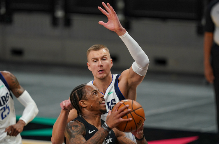  独行侠东契奇妙传引领进攻高潮