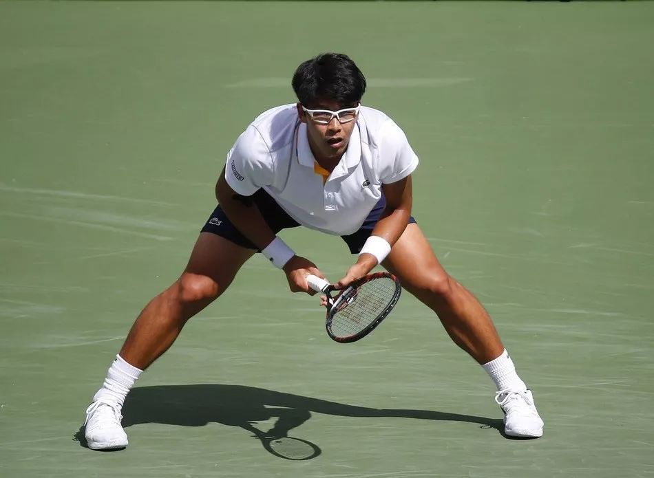  丘里奇挽救赛点逆转，草地热身赛爆冷门